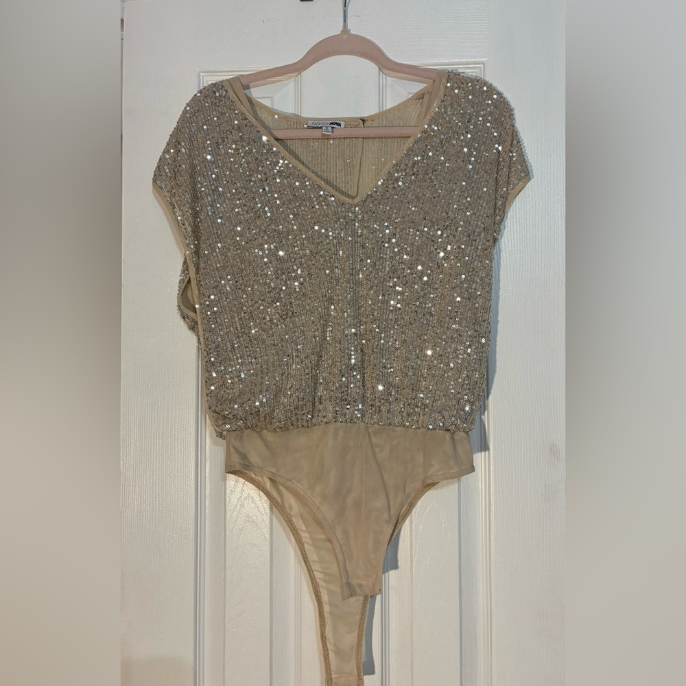 Fashion Nova Everything That Shines Sequin Bodysuit - Gold Nude (Size Small)